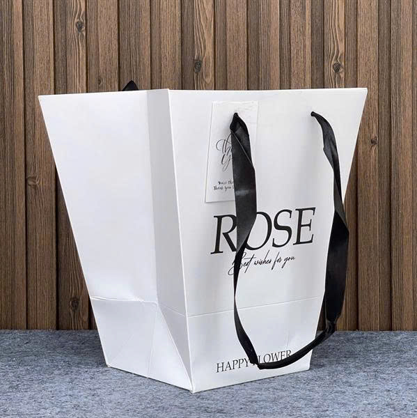 Túi giấy trắng hình thang Rose - Sỉ Phụ Kiện Hoa Túi giấy trắng hình thang Rose - Ảnh 2